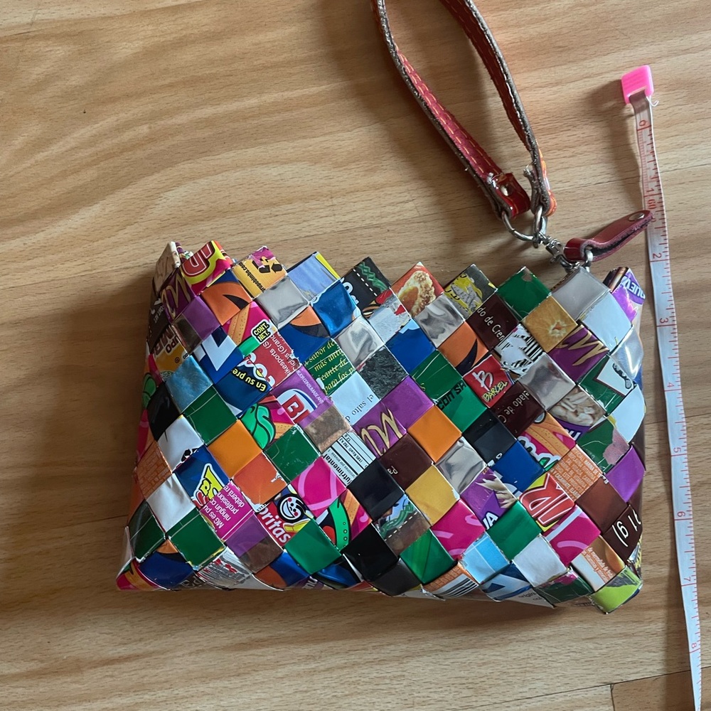 NAHUI OLLIN Women’s Recycled Wrapper Wristlet/Clutch - Picture 7 of 15